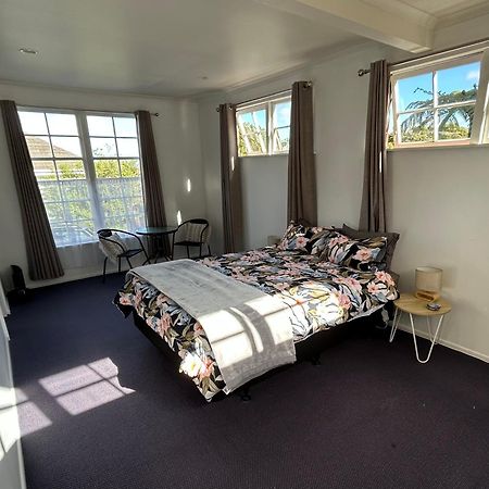 2 Bedroom Private Guesthouse In Korokoro Lower Hutt Exterior foto